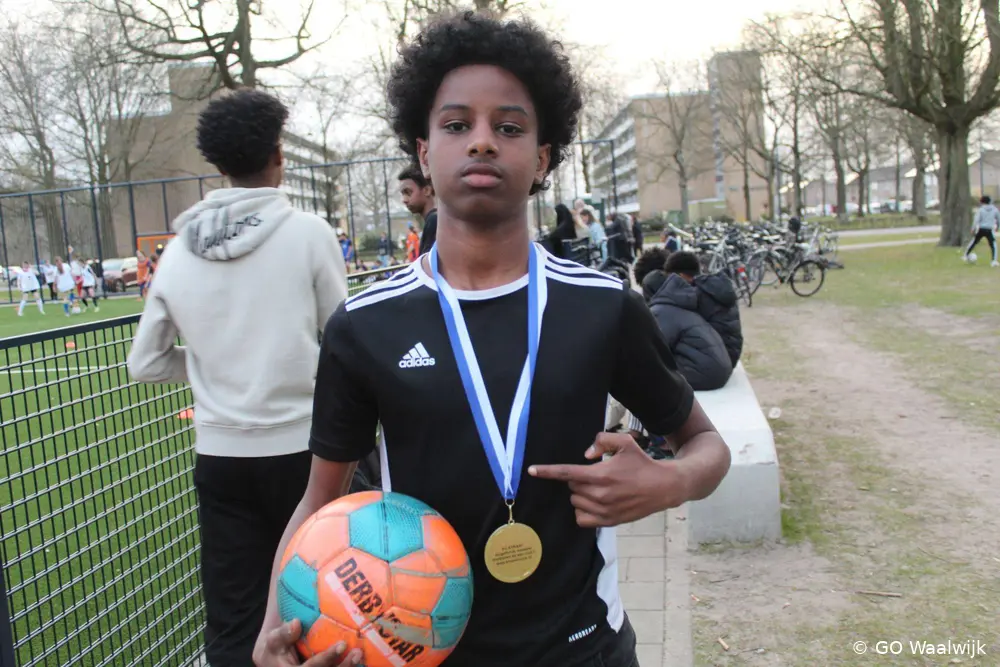 straatvoetbal-op-z-n-best-bij-fc-straat-op-vernieuwd-cruyff-court